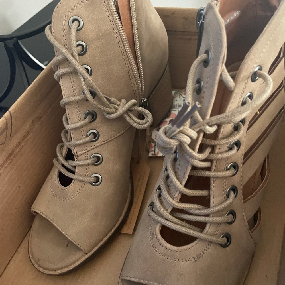 Vintage 93 shoes NIB